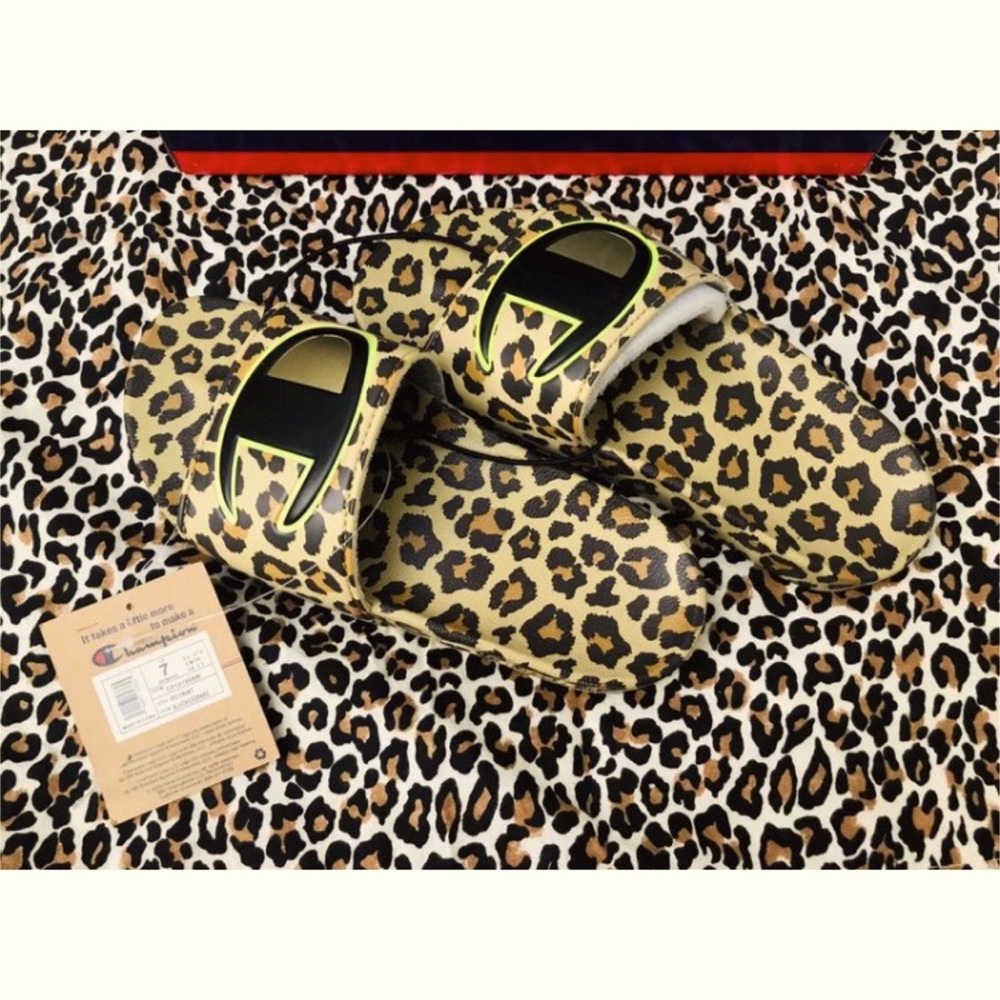 Size 7 Women’s Champion Slides